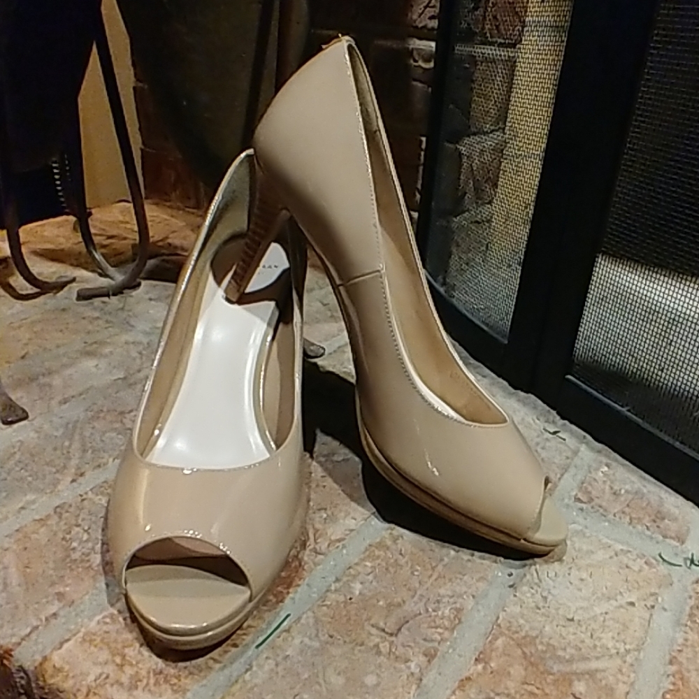 NWOT Cole Haan patent leather nude Open toe pumps.